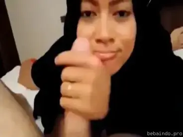Istri nakal blowjob kontol sebelum tidur